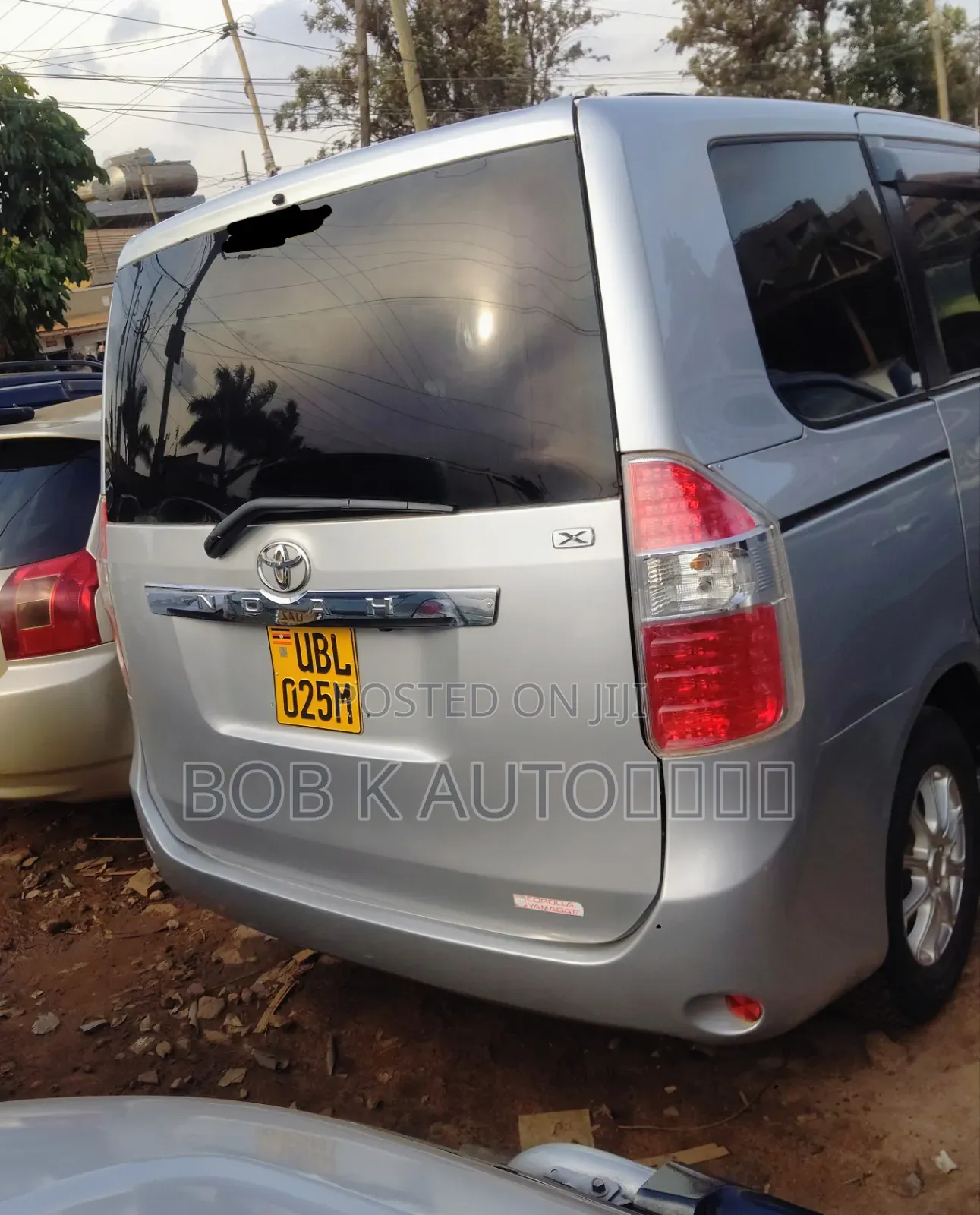 Toyota Noah 2012 Silver