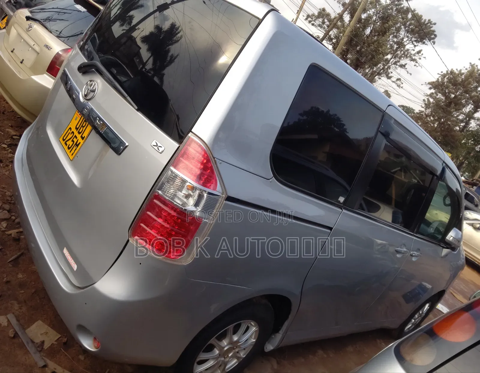 Toyota Noah 2012 Silver