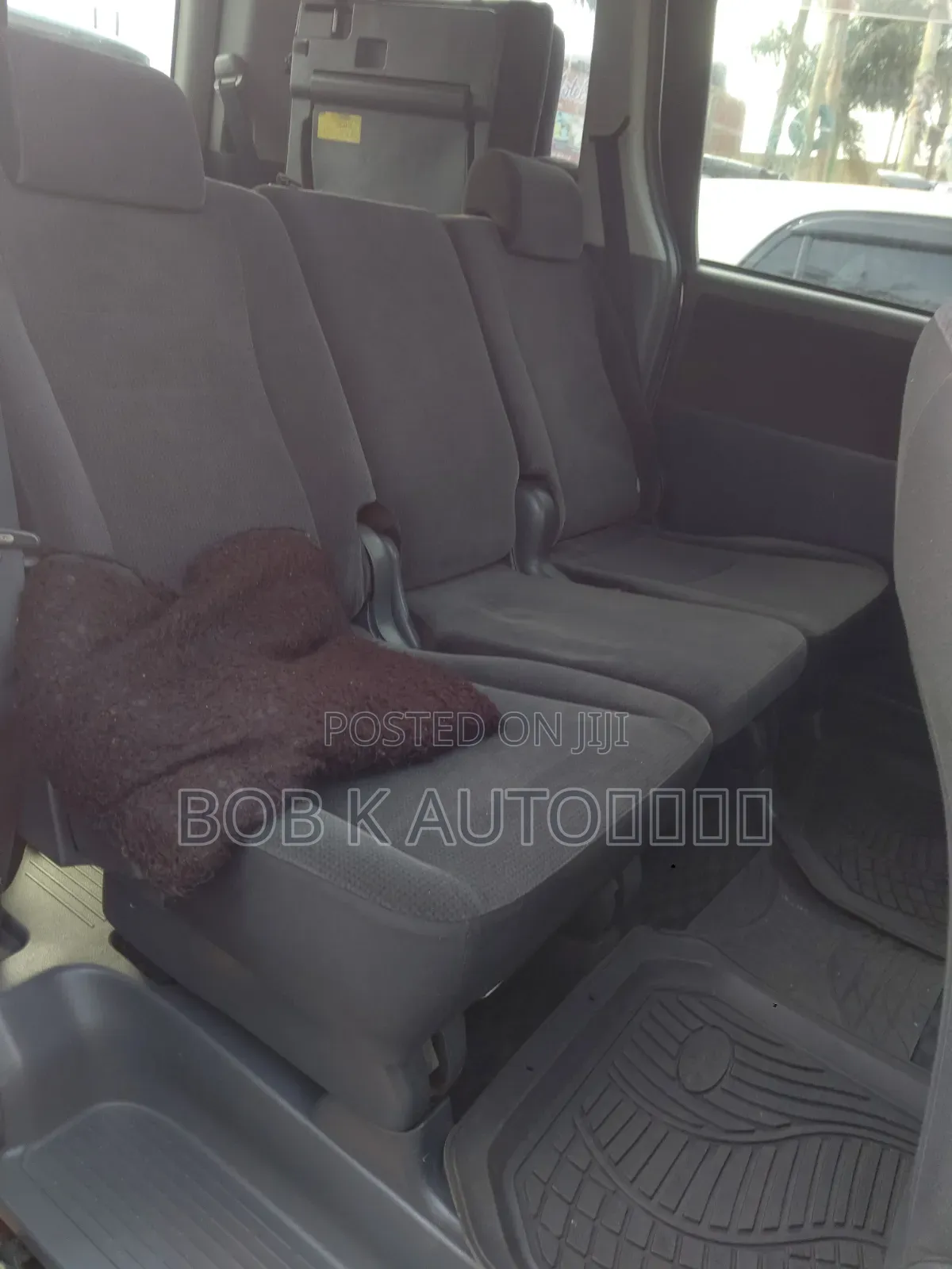 Toyota Noah 2012 Silver