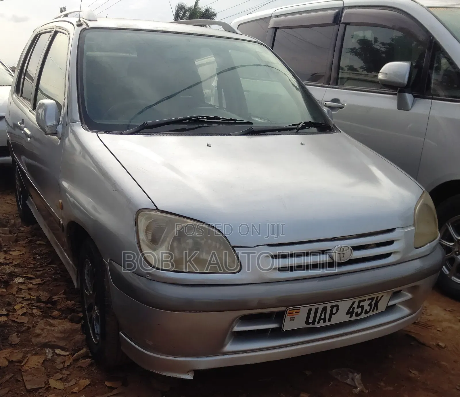 Toyota Raum 2000 Silver