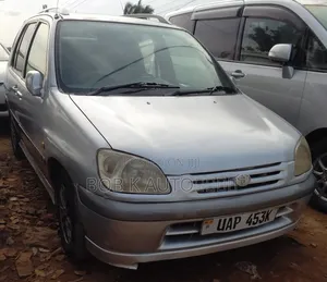 Toyota Raum 2000 Silver