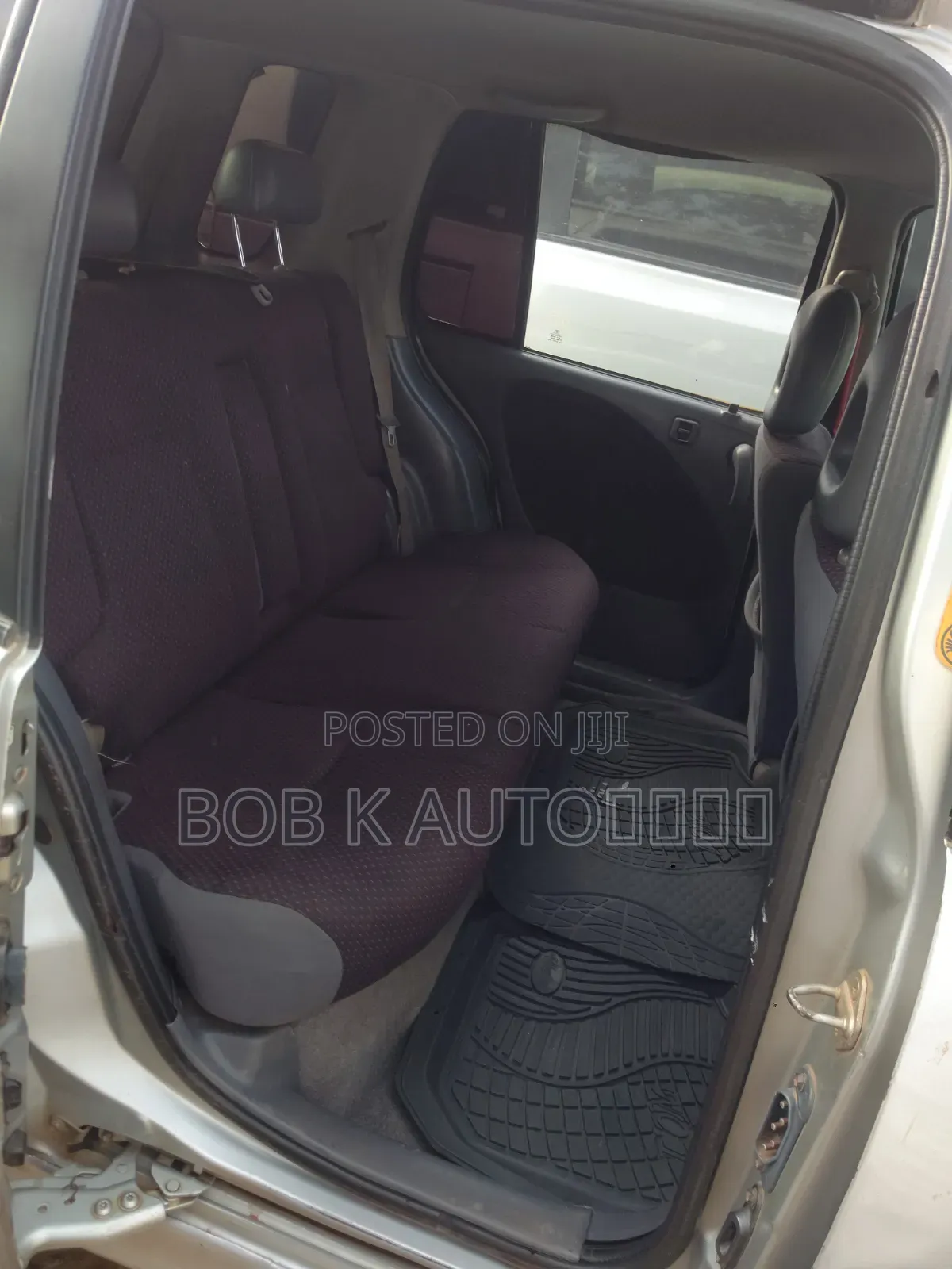 Toyota Raum 2000 Silver