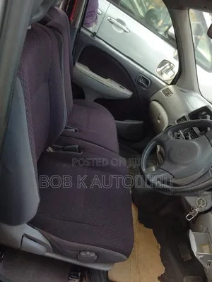 Toyota Raum 2000 Silver