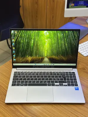 New Laptop Samsung Galaxy Book4 8GB Intel Core 5 SSD 512GB