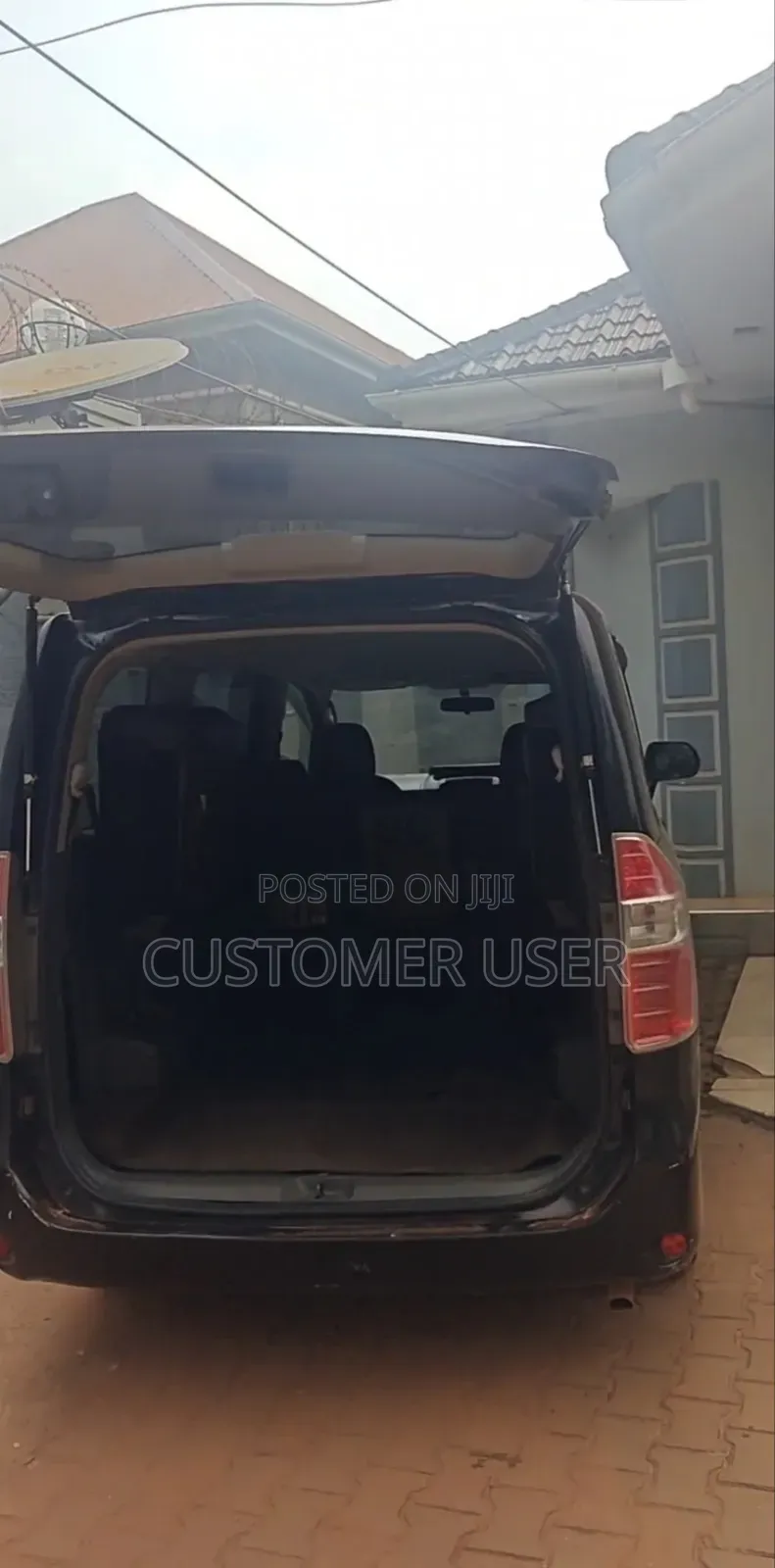 Toyota Noah 2.0 143hp AWD (7 Seater) 2007 Black