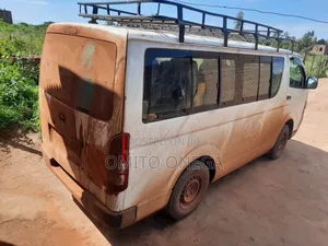 Toyota HiAce 2007 White