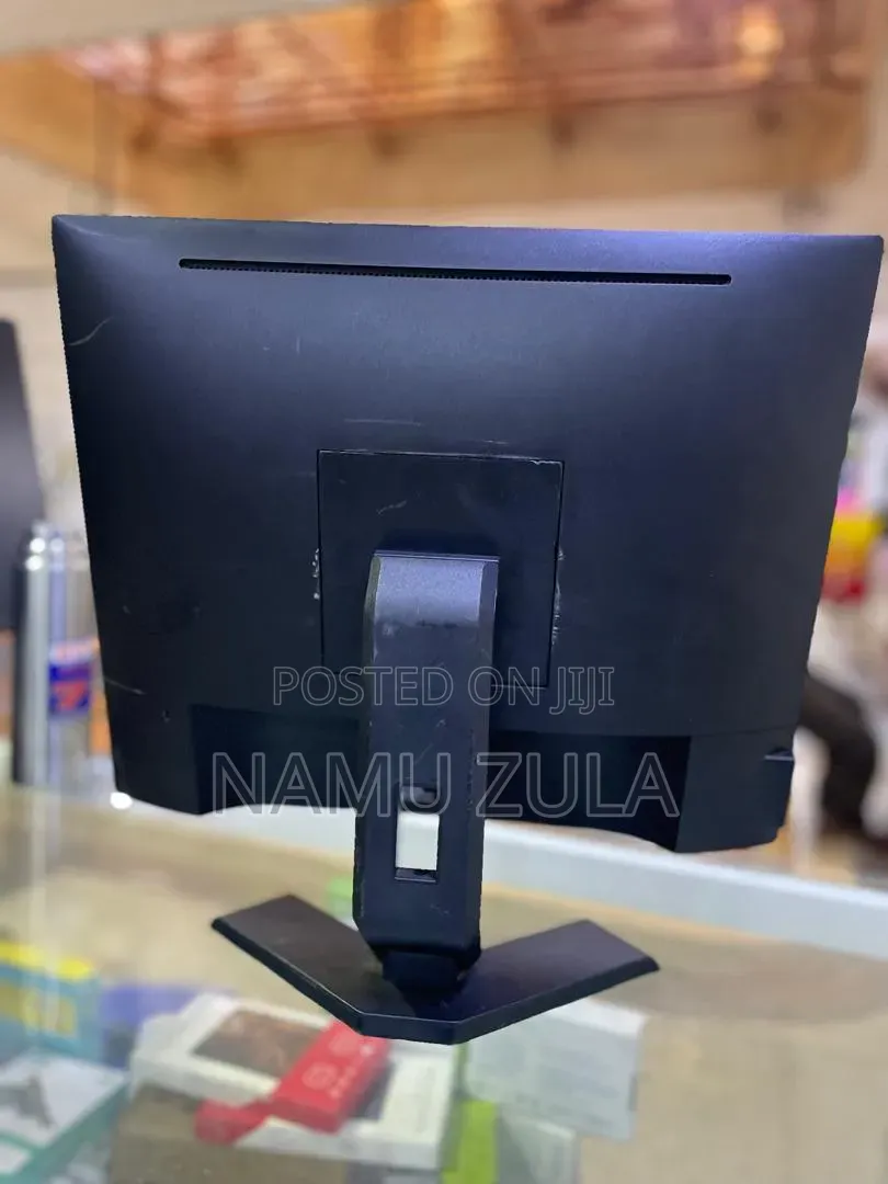 Dell Monitor 19 Square Using HDMI,VGA,DP
