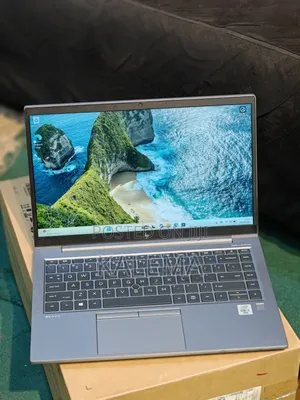 New Laptop HP ZBook Firefly G8 8GB Intel Core i5 SSD 256GB