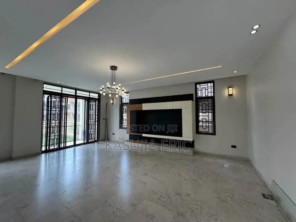 5bdrm Duplex in Crown Estate, Nakawa for rent