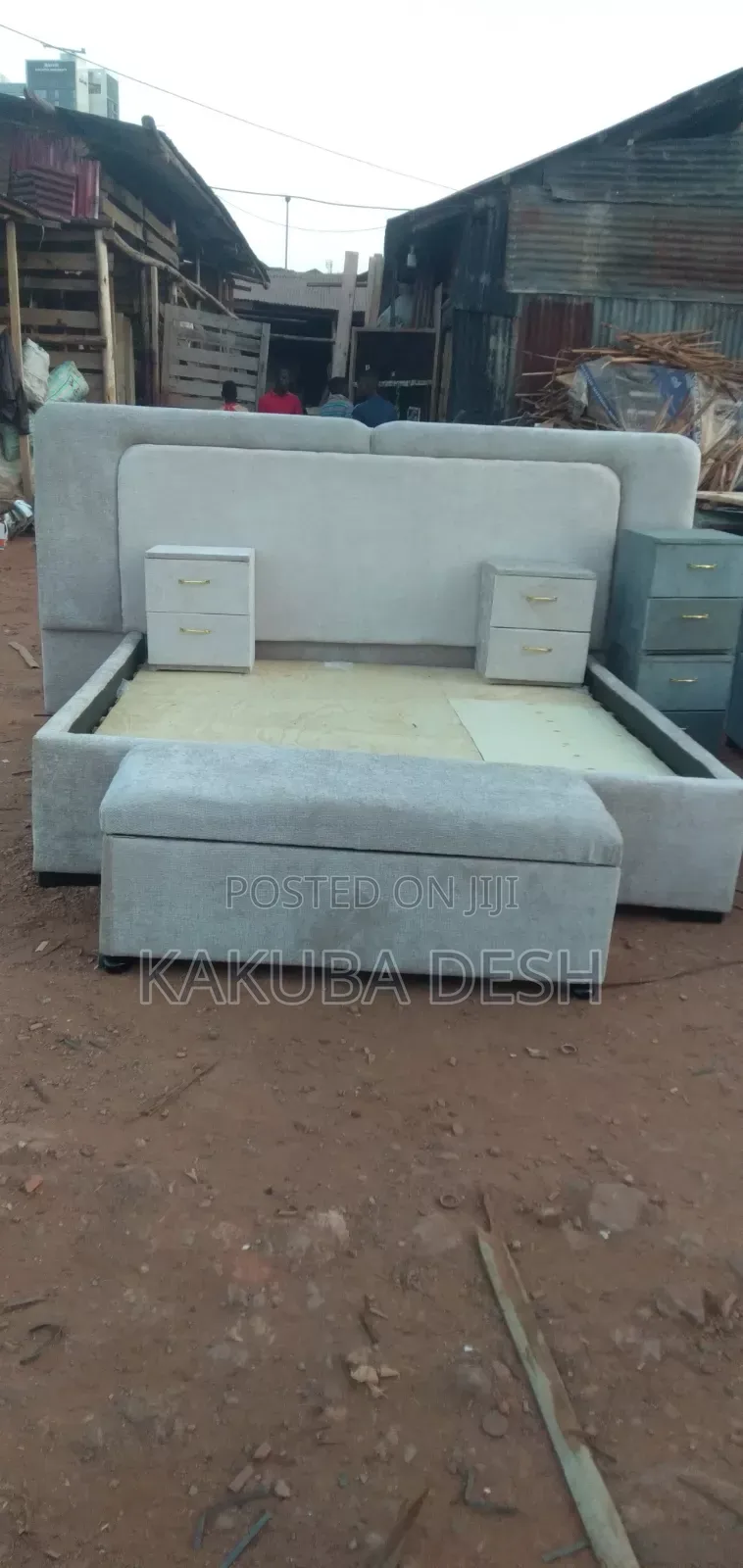 Buble Bed in White Clothwith Two Bed Sides