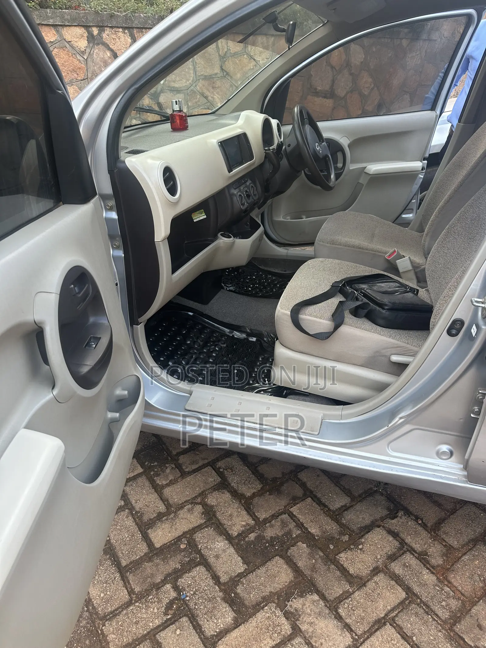 Toyota Passo 2010 Silver