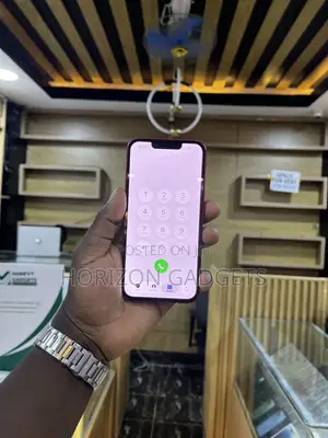 Apple iPhone 13 128 GB Red
