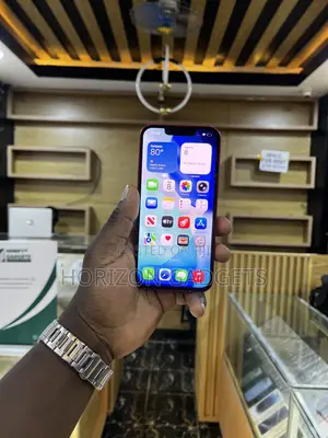 Apple iPhone 13 128 GB Red