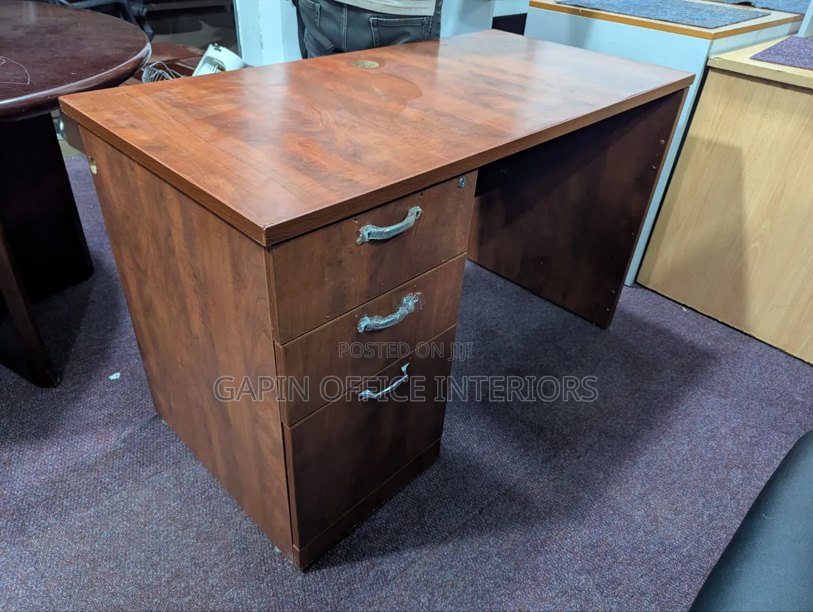 Second Hand Office Table, Size 120cm// 4 Feet// 1.2 Metres