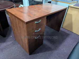 Second Hand Office Table, Size 120cm// 4 Feet// 1.2 Metres