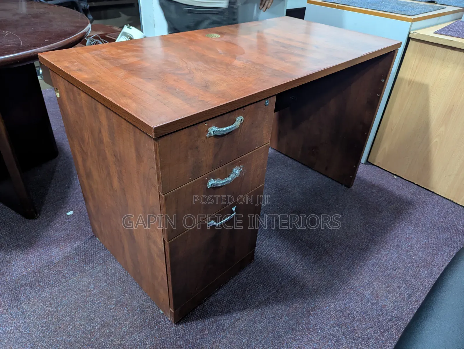Second Hand Office Table, Size 120cm// 4 Feet// 1.2 Metres