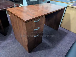Second Hand Office Table, Size 120cm// 4 Feet// 1.2 Metres