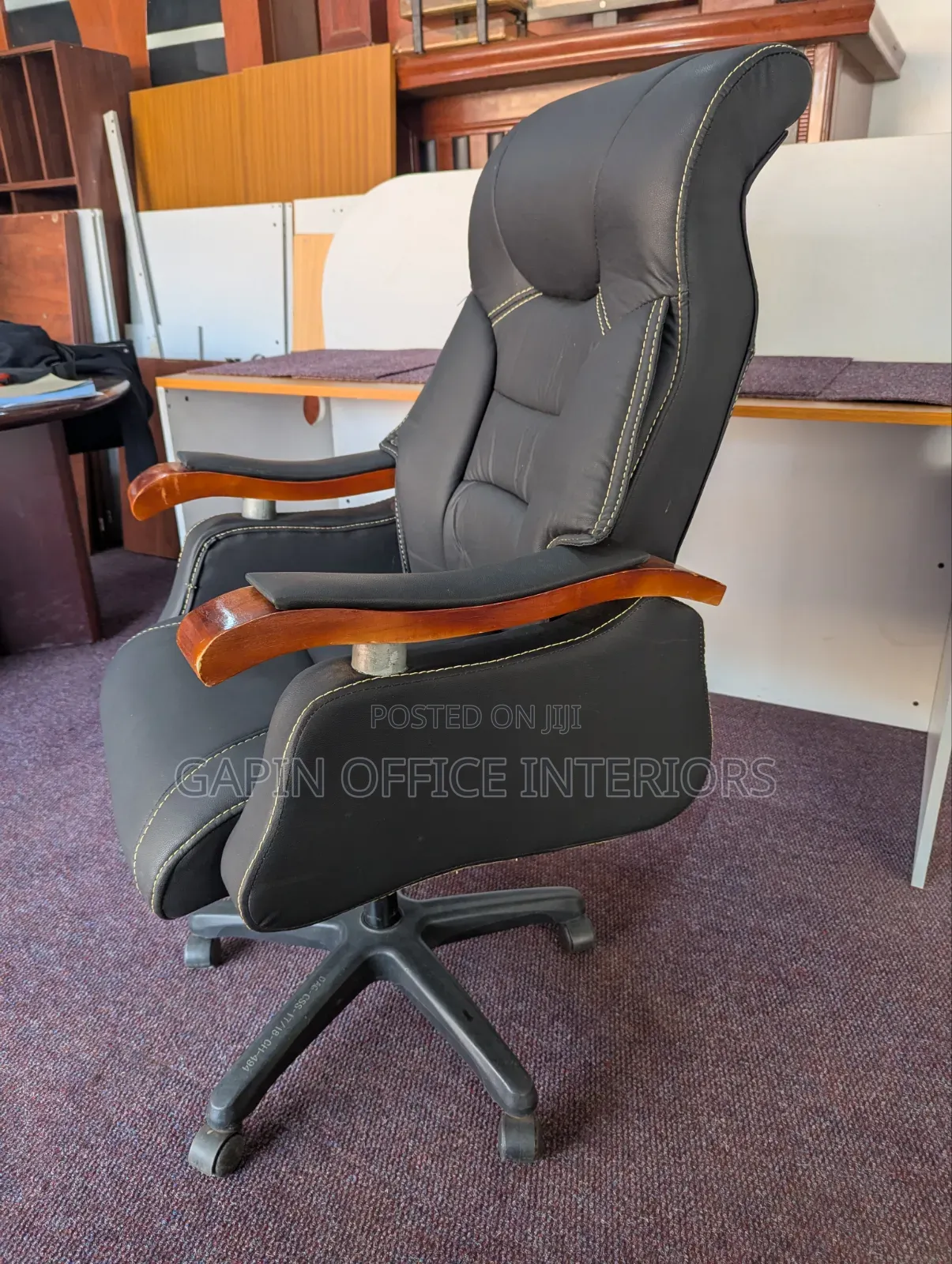 Rotating and Adjustable Executive Office Chair