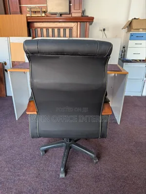 Rotating and Adjustable Executive Office Chair
