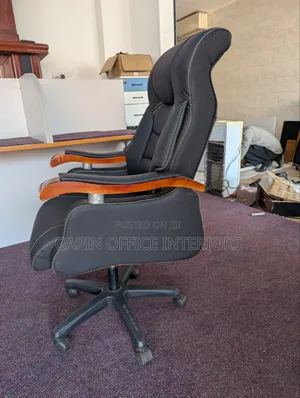 Rotating and Adjustable Executive Office Chair