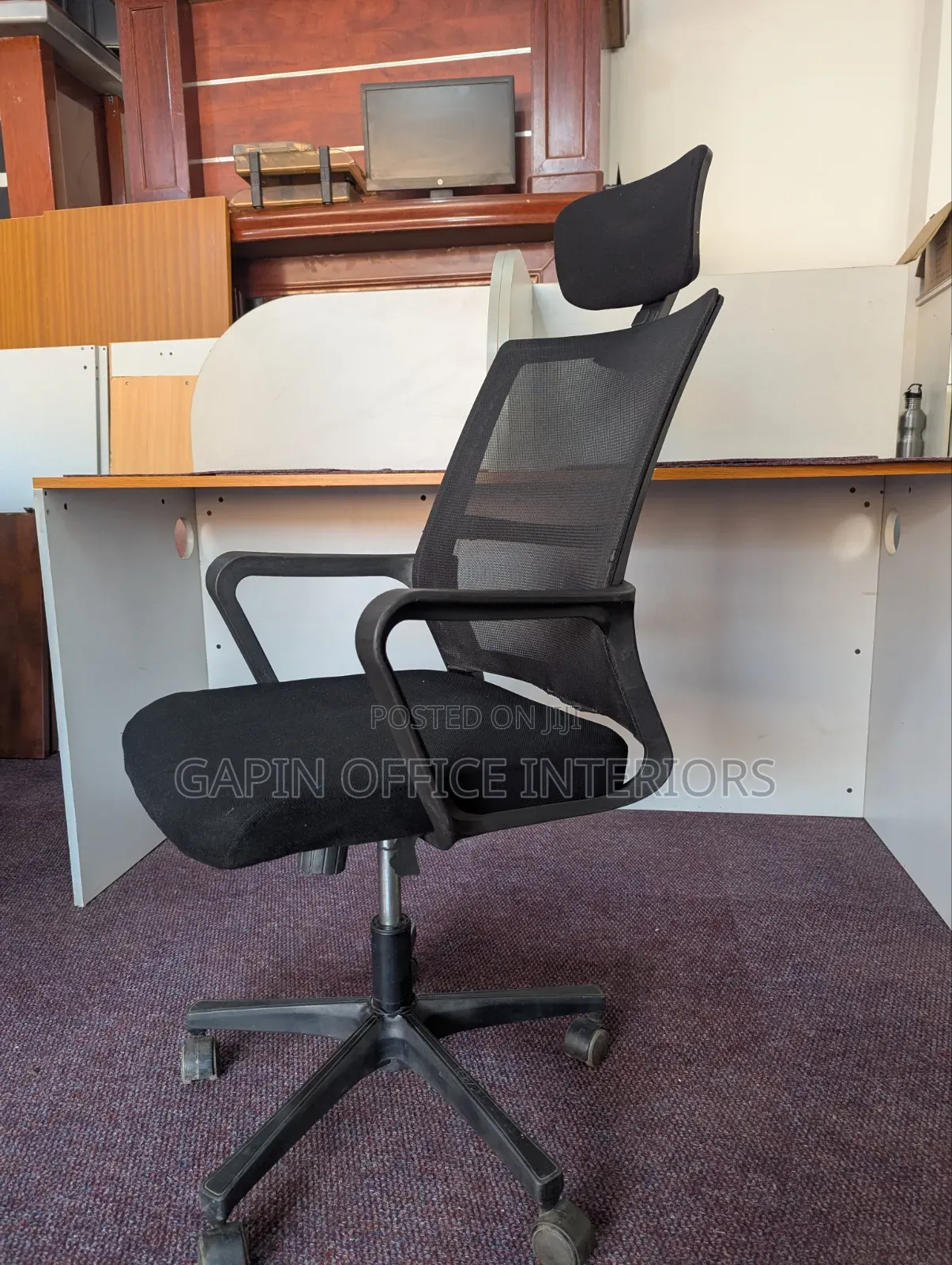 Simple Headrest Office Chair With Adjustable Height, Second Hand