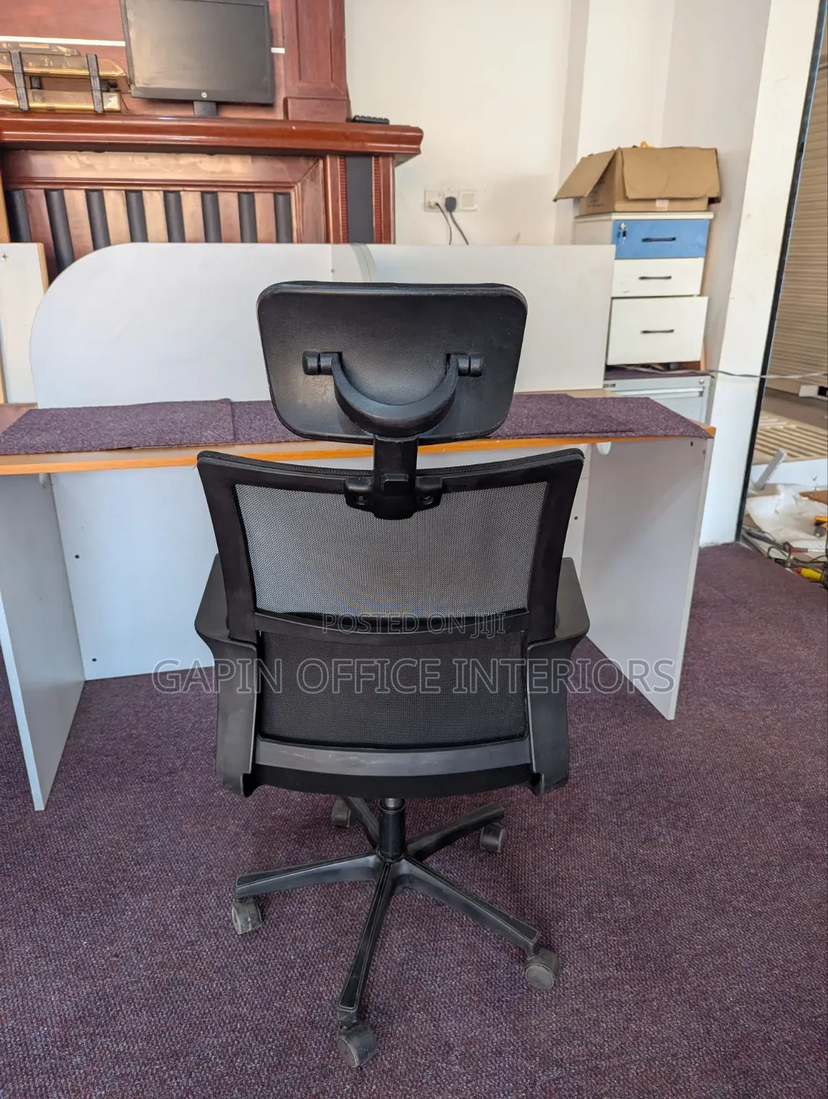 Simple Headrest Office Chair With Adjustable Height, Second Hand