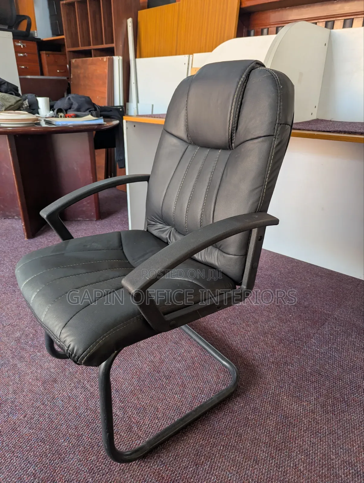 Non Adjustable Office Chair// Visitors Chair
