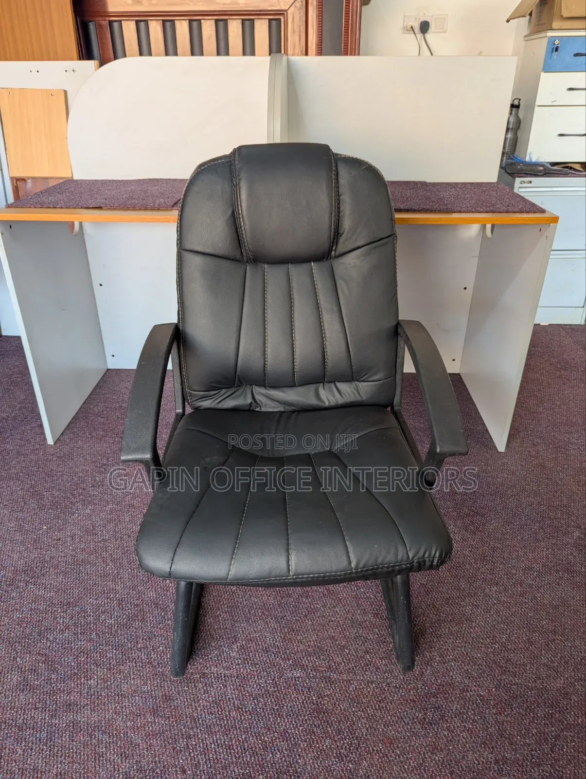 Non Adjustable Office Chair// Visitors Chair