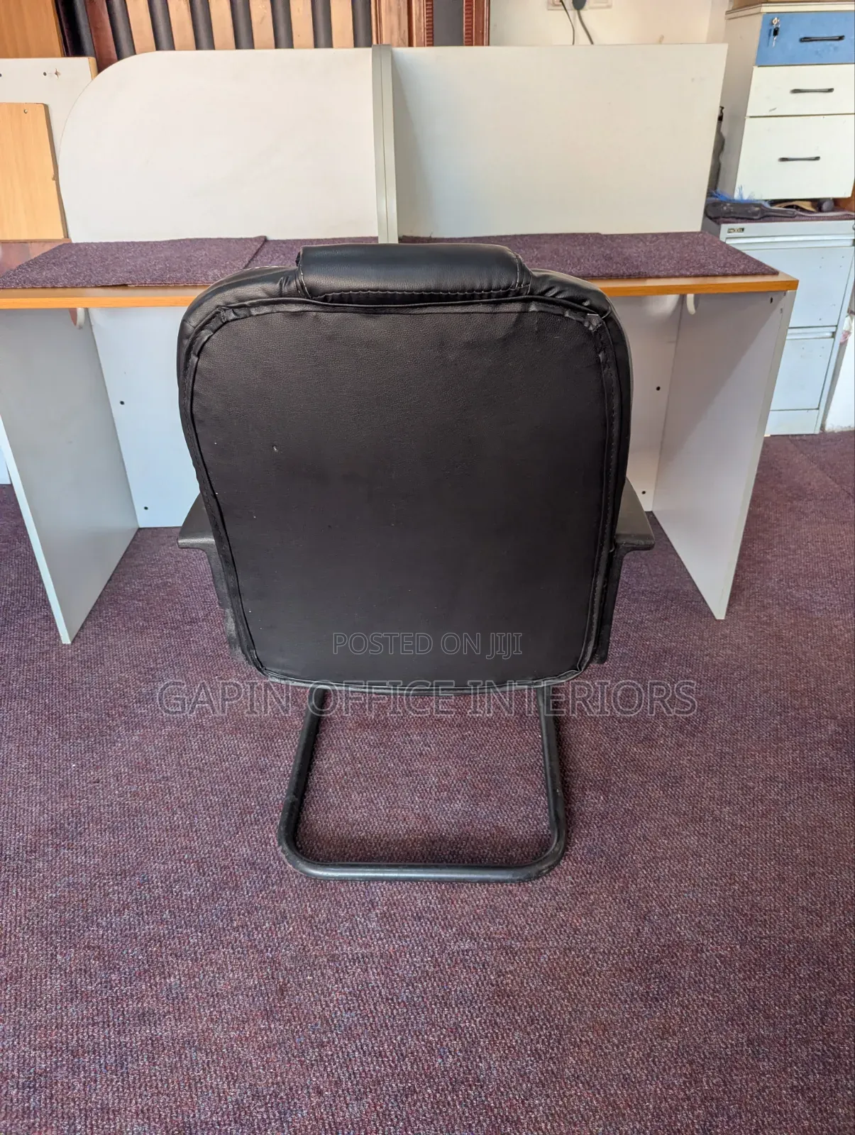 Non Adjustable Office Chair// Visitors Chair