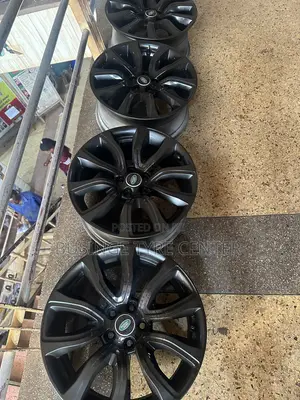 Range Rover Rims Size 18 With Nice Looking Designs
