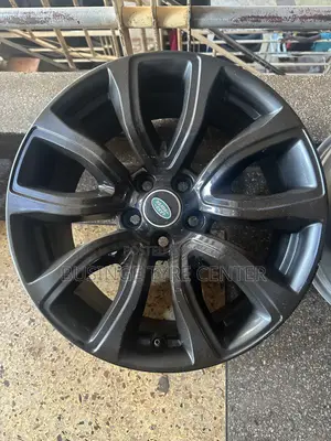 Range Rover Rims Size 18 With Nice Looking Designs