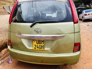 Toyota ISIS 1.8 Platana 2007 Green