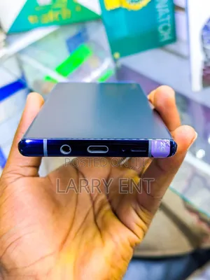 Fujitsu Arrows NX9 F-52A 128 GB Blue