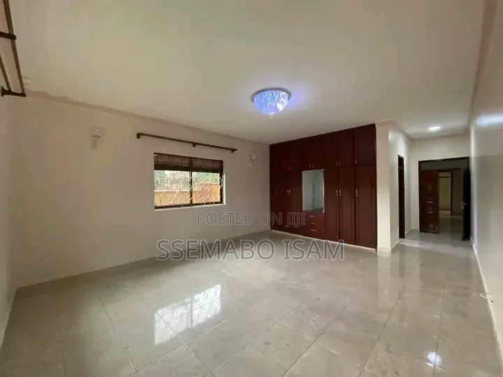 3bdrm House in Kisaasi, Central Division for rent