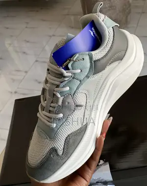 Sneakershoes