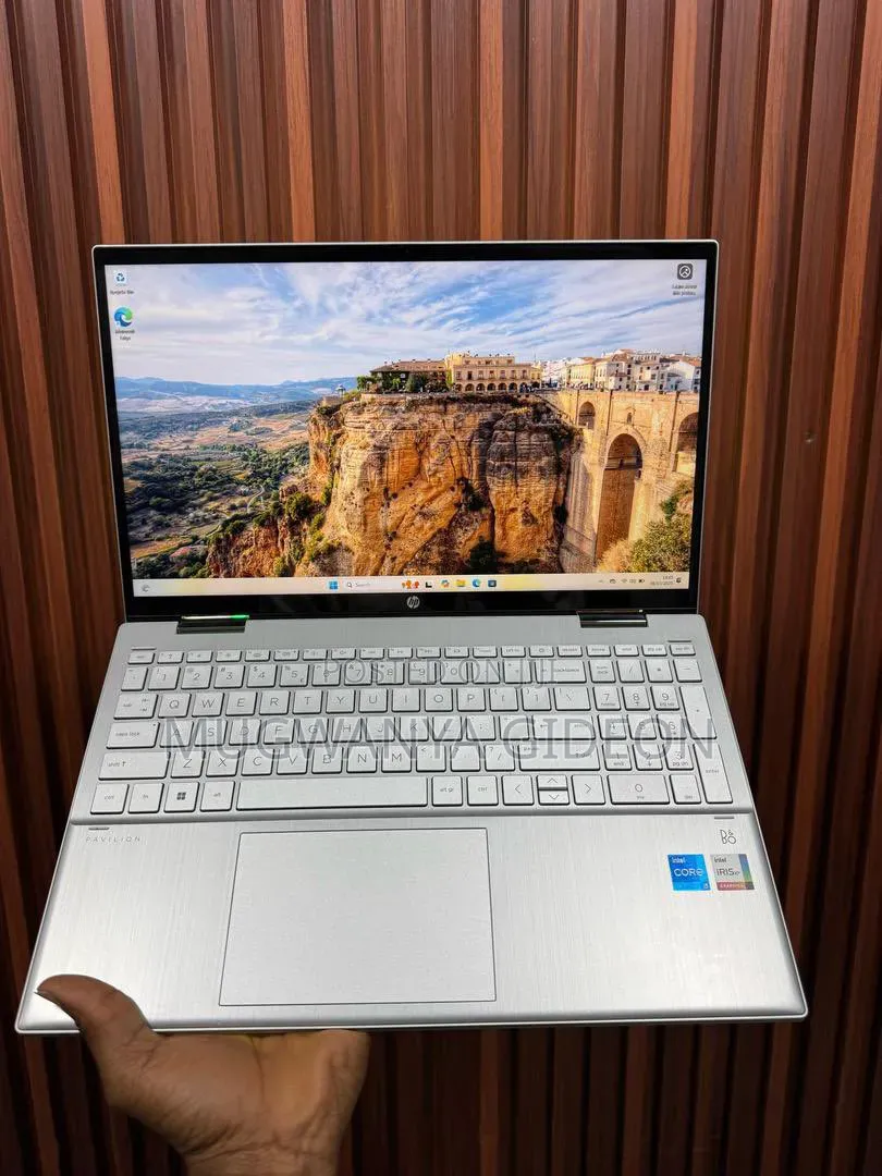 New Laptop HP Pavilion x360 15t 16GB Intel Core i5 SSD 512GB
