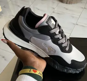 Sneaker Shoe