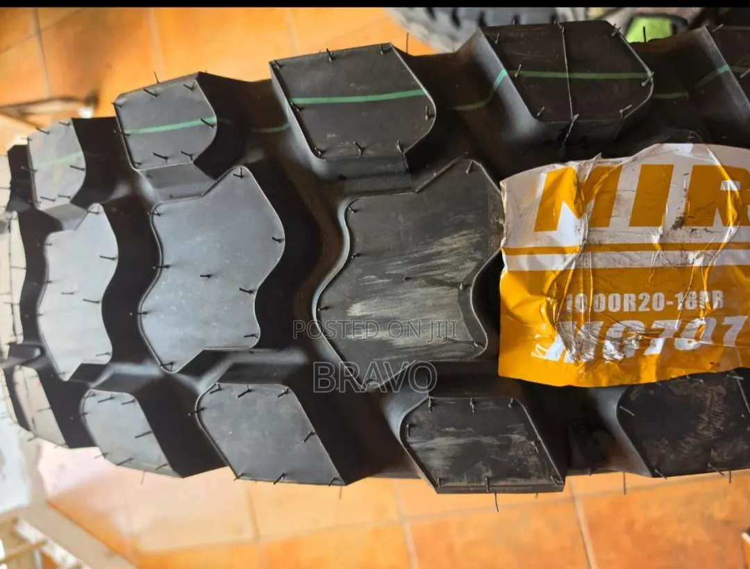 10.00r20 Mud Terrain Behind Tyres