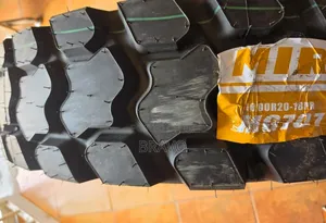 10.00r20 Mud Terrain Behind Tyres