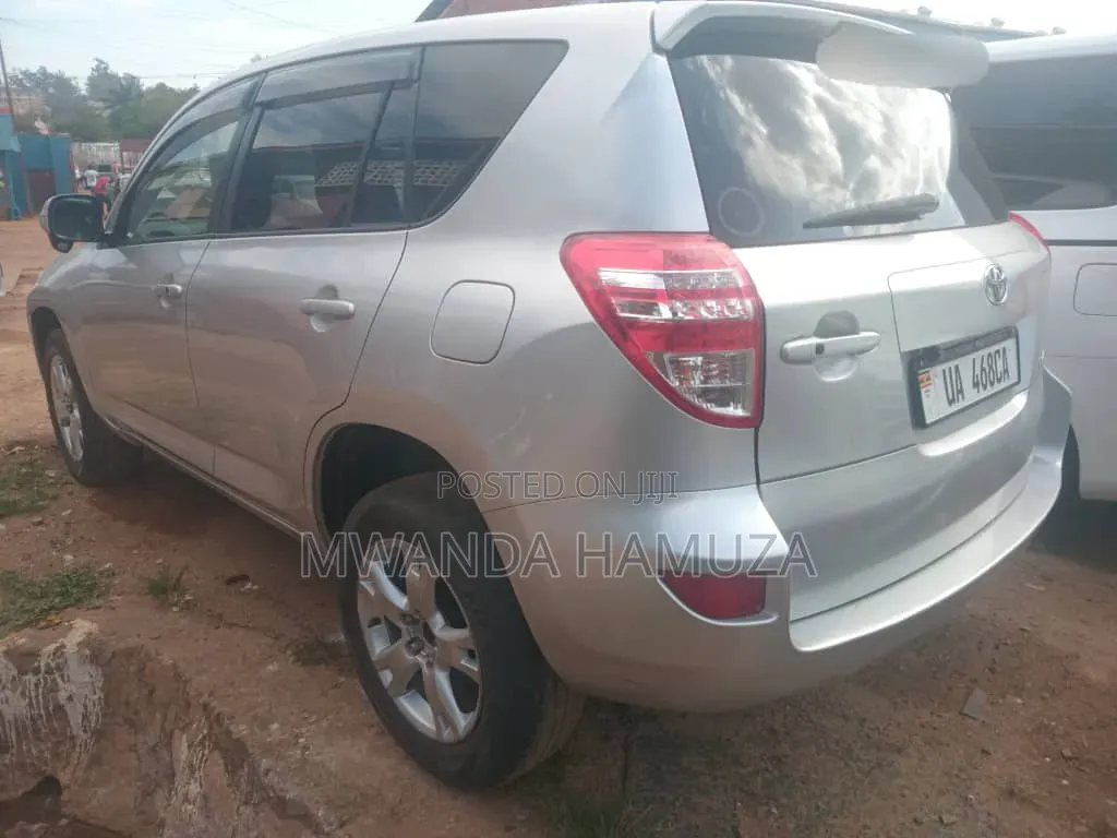 Toyota RAV4 2010 Silver