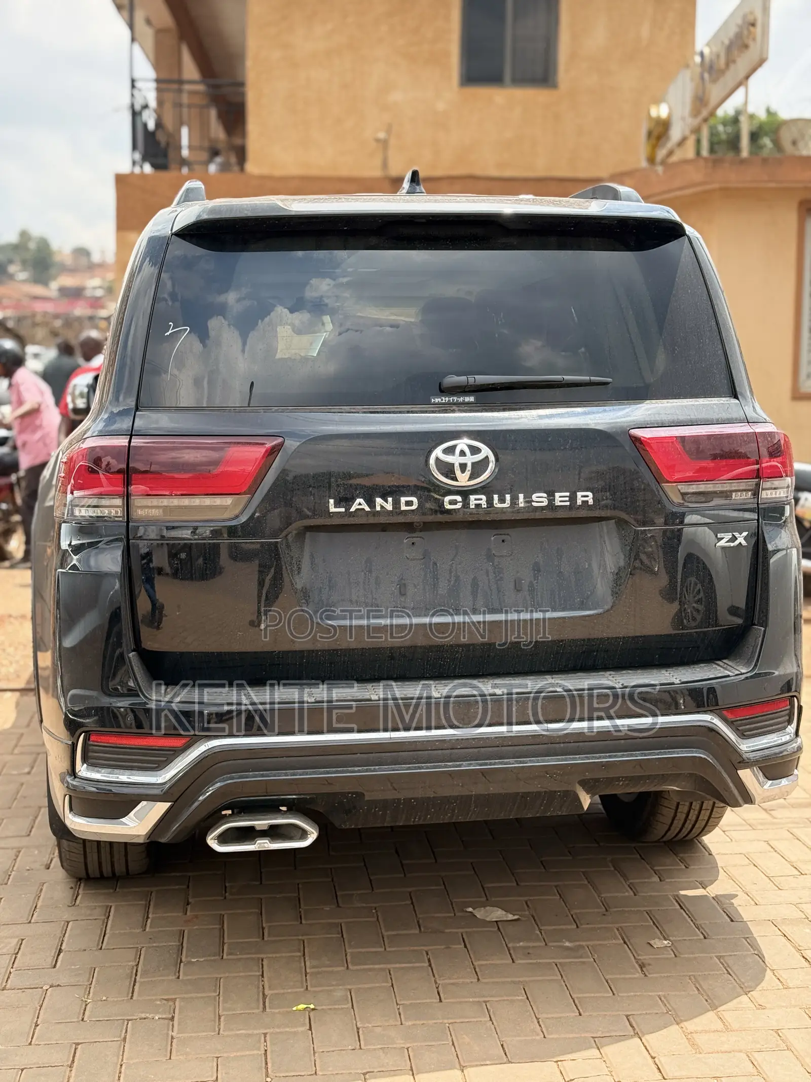 Toyota Land Cruiser LC300 2024 Black