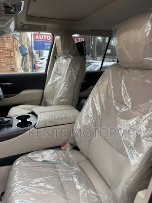 Toyota Land Cruiser LC300 2024 Black