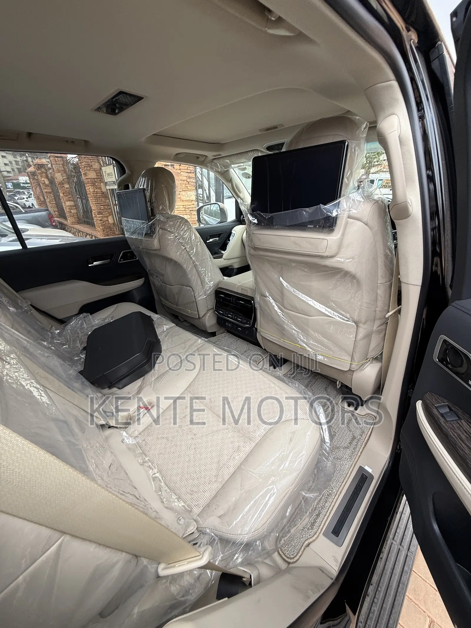 Toyota Land Cruiser LC300 2024 Black