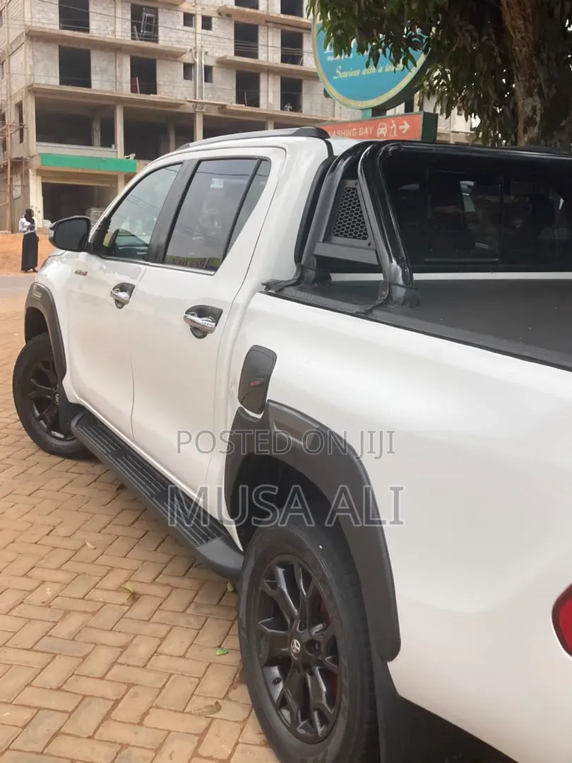 Toyota Hilux Revo Double Cab Deisel 2.4 AWD 2020 White