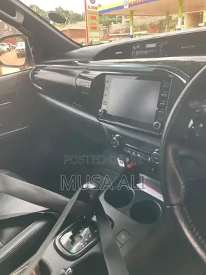 Toyota Hilux Revo Double Cab Deisel 2.4 AWD 2020 White