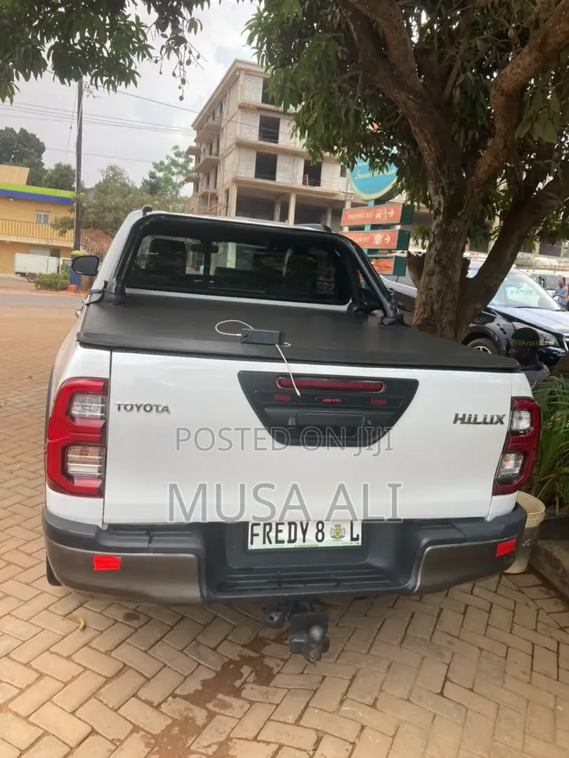 Toyota Hilux Revo Double Cab Deisel 2.4 AWD 2020 White