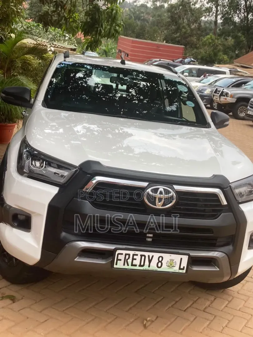 Toyota Hilux Revo Double Cab Deisel 2.4 AWD 2020 White
