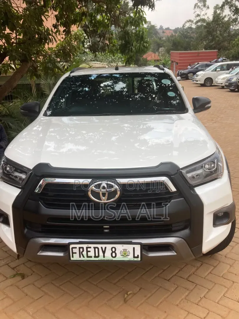 Toyota Hilux Revo Double Cab Deisel 2.4 AWD 2020 White