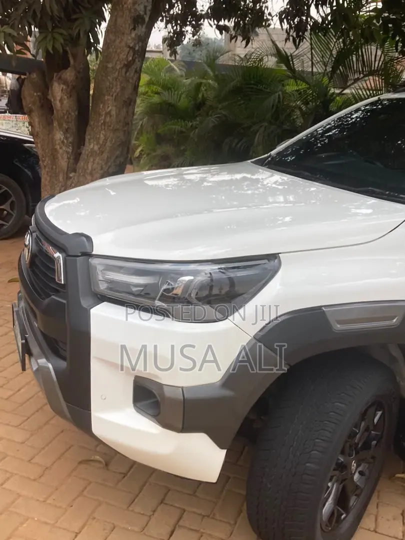 Toyota Hilux Revo Double Cab Deisel 2.4 AWD 2020 White