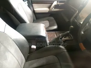 Toyota Land Cruiser 2017 Silver